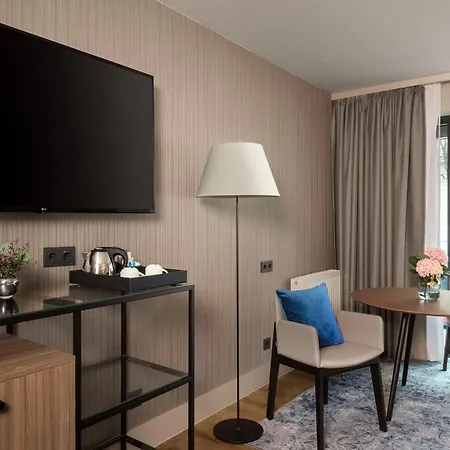 Nh Kurfuerstendamm Otel 4*