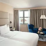 Nh 쿠르퓌르스텐담 4*