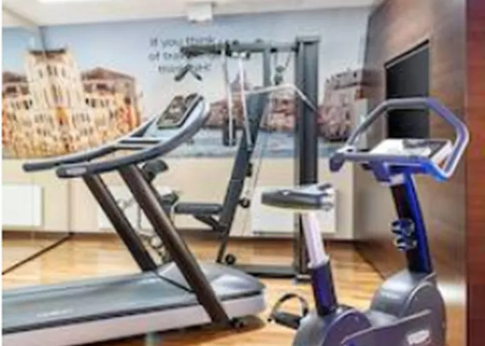 فندق إن إتش كورفيرستندام 4*